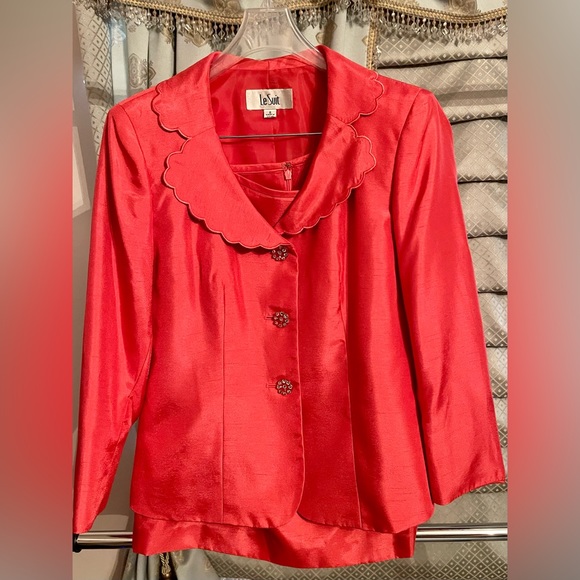 Le Suit Size 8 Deep Coral Unique Color Rhinestones Interview Pageant Fully Lined - Picture 1 of 2